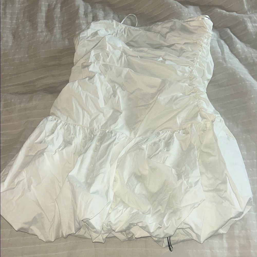 Elegant White Strapless Dress